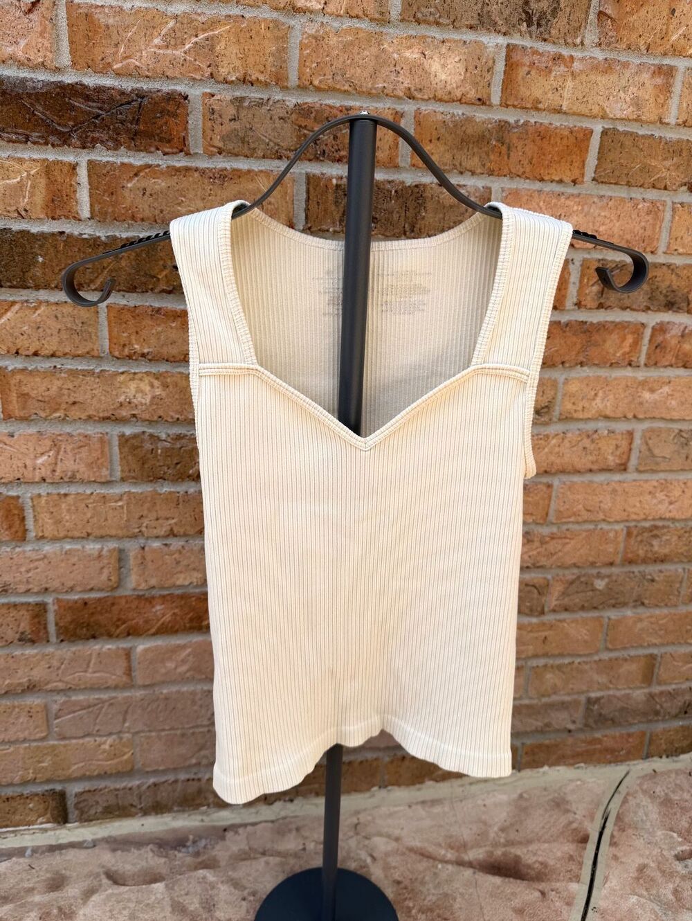Cream Ribbed Sweetheart Neck Fitted Tank Top Women’s Size Small